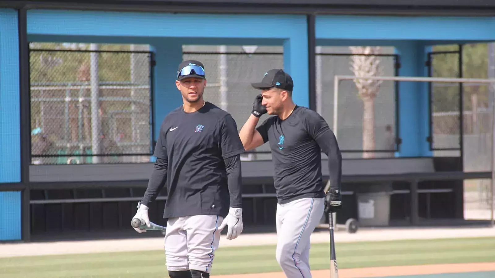 Peloteros cubanos Gurriel e Iglesias en Miami