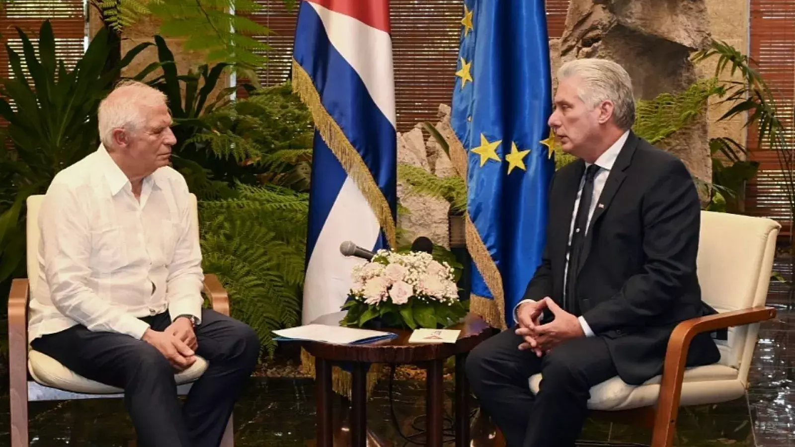 Josep Borrell con Miguel Díaz-Canel