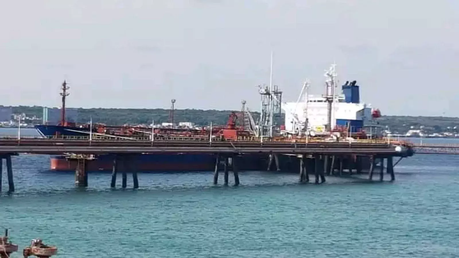 Arriba un poco de diésel a Cuba, luego de semanas de largos apagones