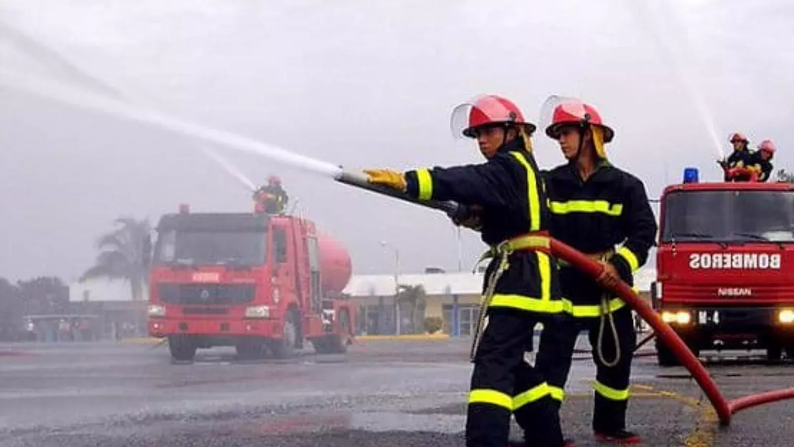 Bomberos cubanos en acción