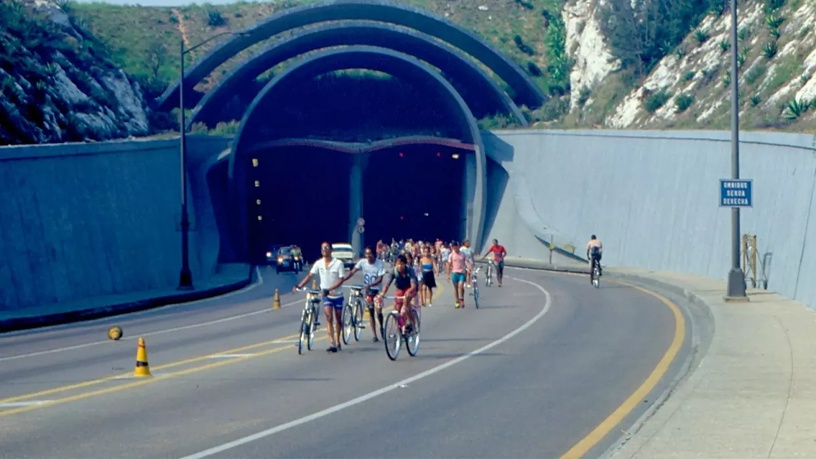 Limitan tránsito por el túnel habanero