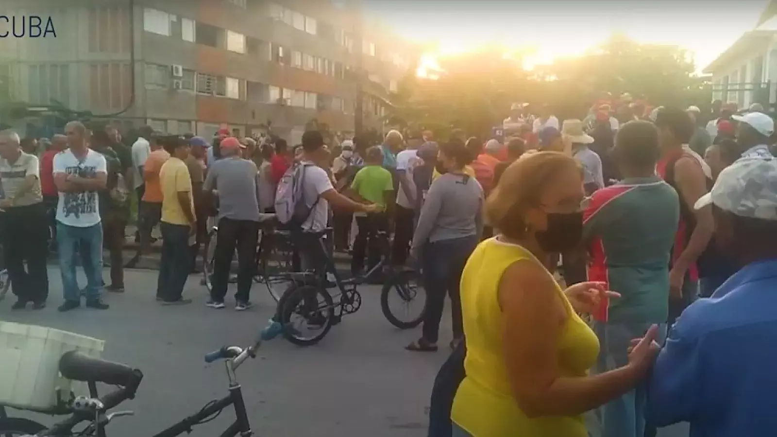 Largas colas para comprar gas en Pinar del Río, Cuba