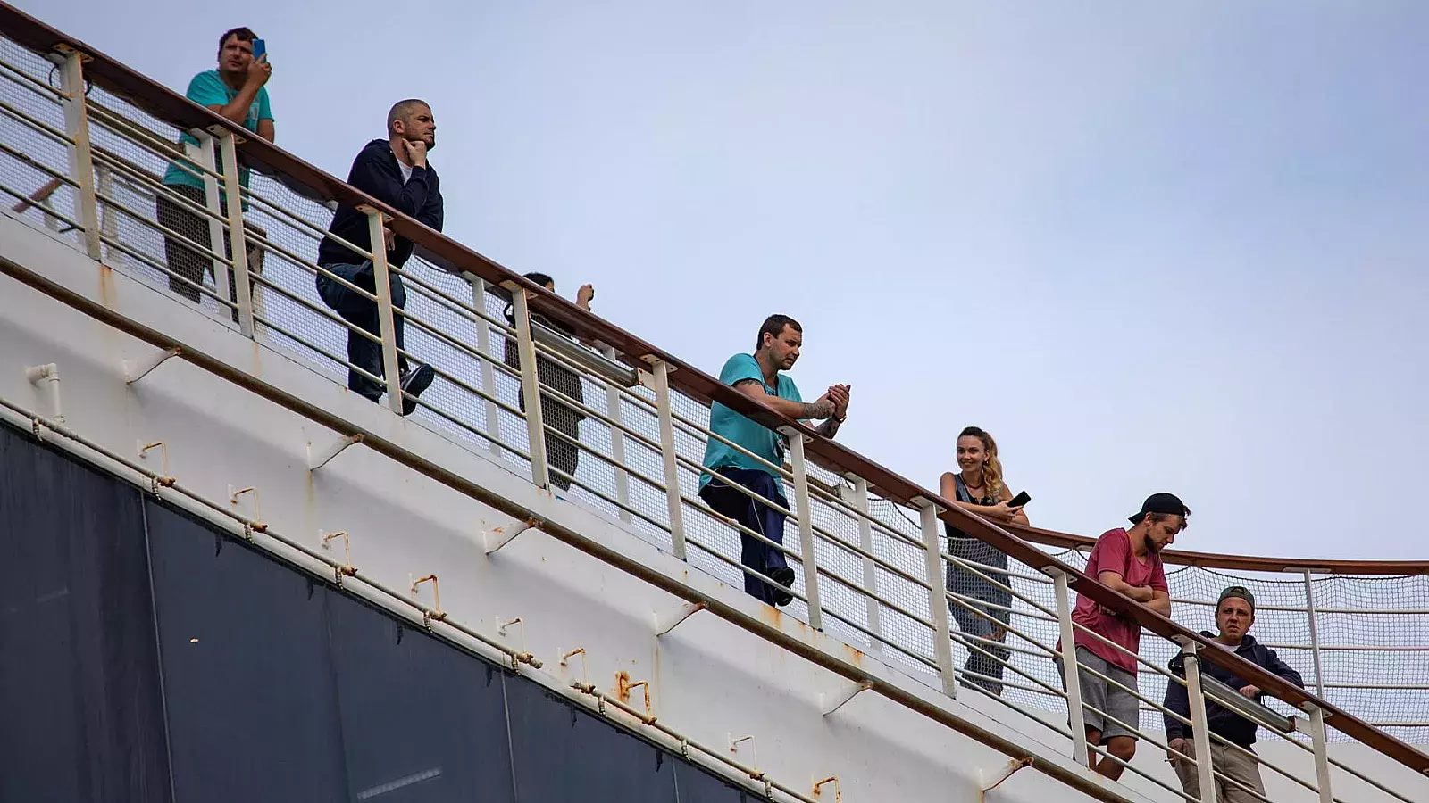 Los guardacostas buscan a un hombre que cayó de un crucero frente a Florida