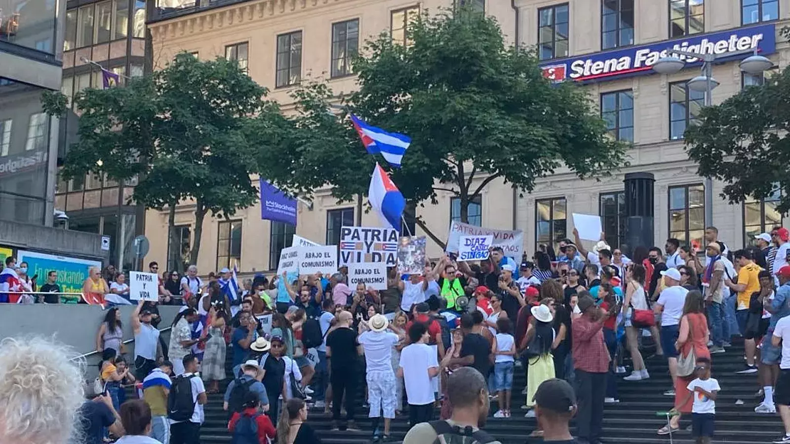 Cubanos protestan en Suecia