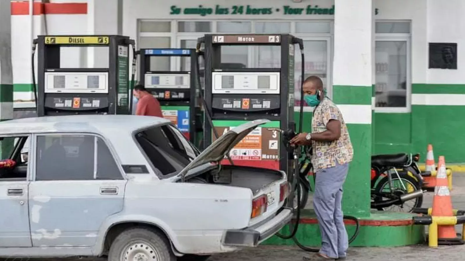 Servicentro en la capital cubana