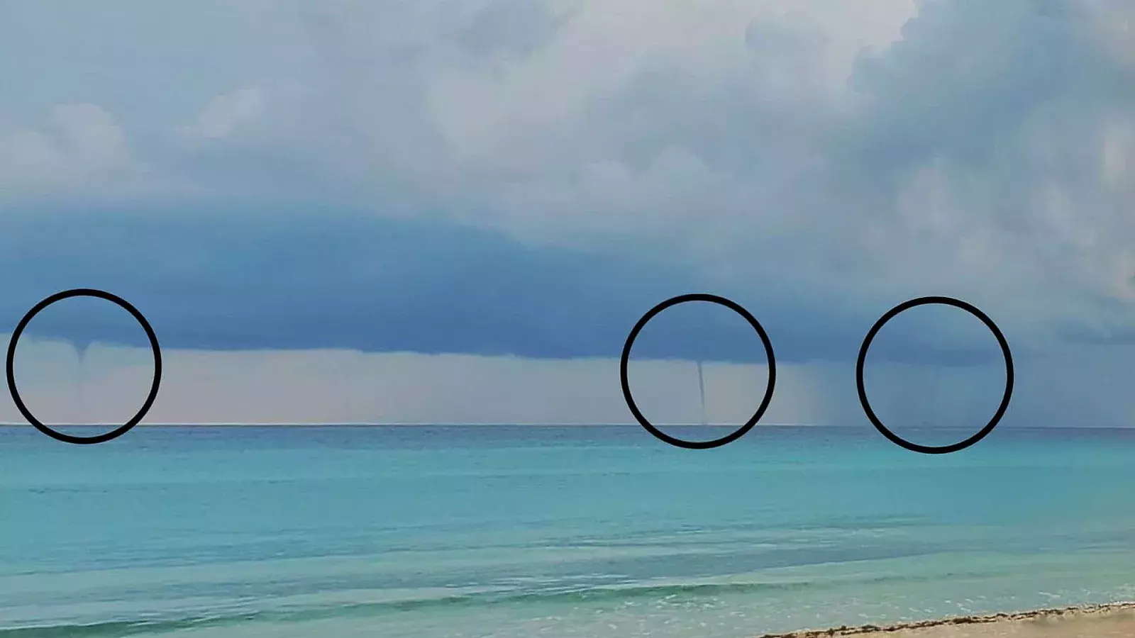 Tres trombas marinas en Varadero