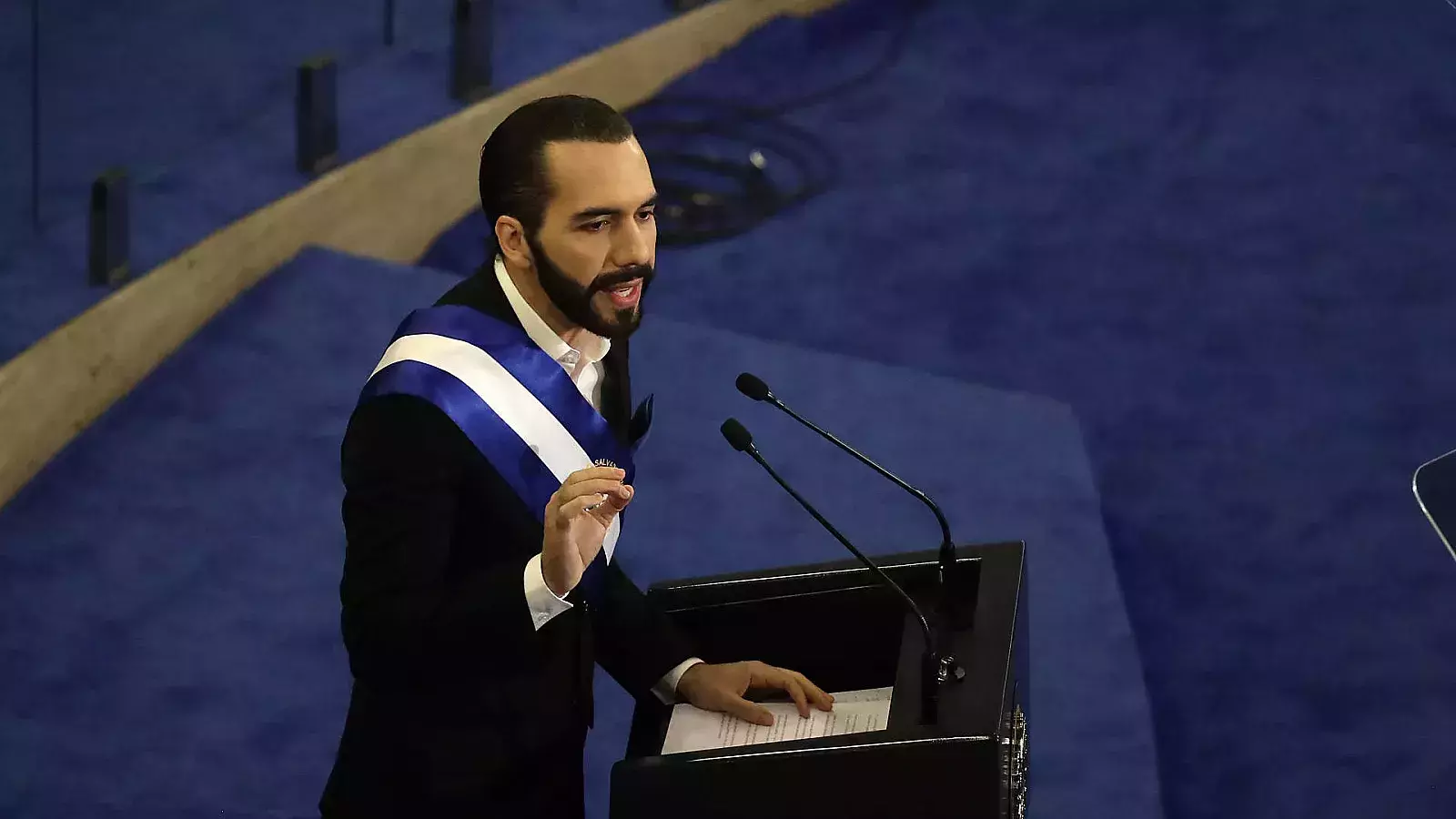 Nayib Bukele lanza su candidatura a la presidencia de El Salvador