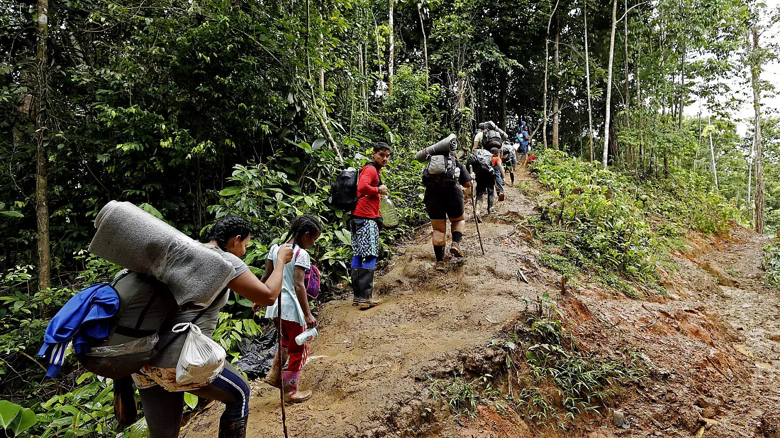 Los migrantes que han cruzado el Darién en lo que va de año superan el récord de todo 2022