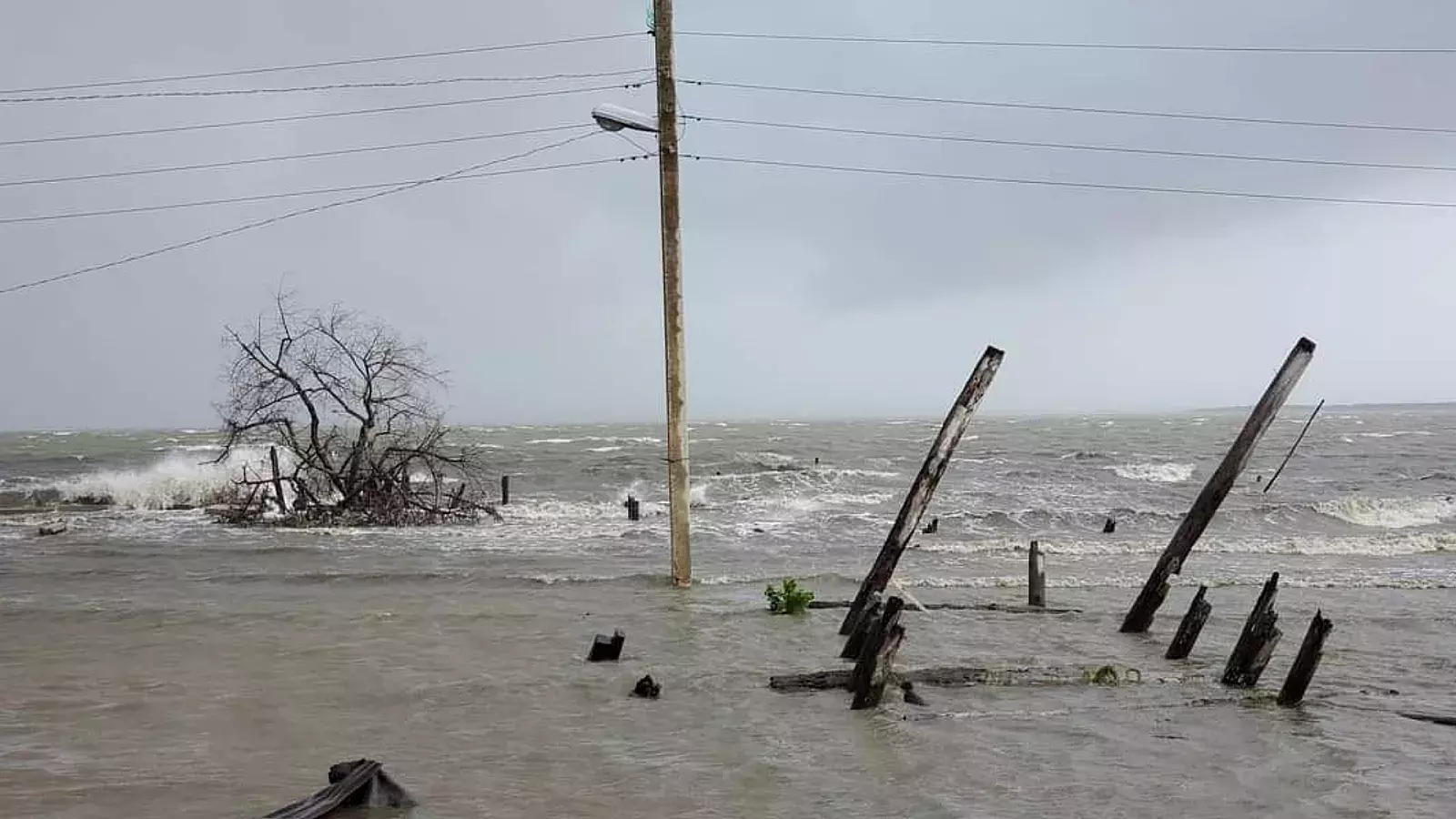 Inundación en la costa de Pinar del Río