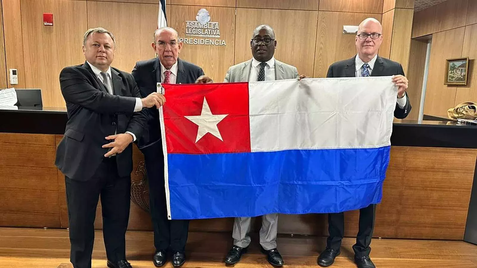 Presidente del Congreso costarricense recibe a delegados de la ARC