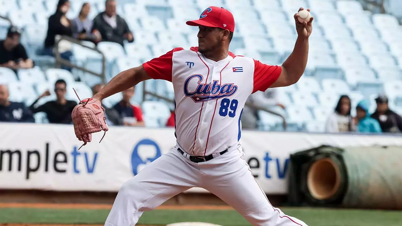 Lanzador cubano Yunier Castillo