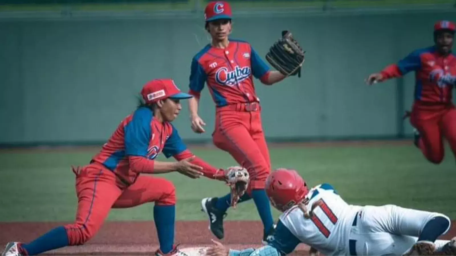 Peloteras cubanas durante Mundial en Japón