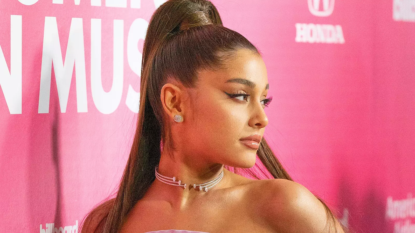 Ariana Grande pide el divorcio a Dalton Gomez tras solo dos años de casados