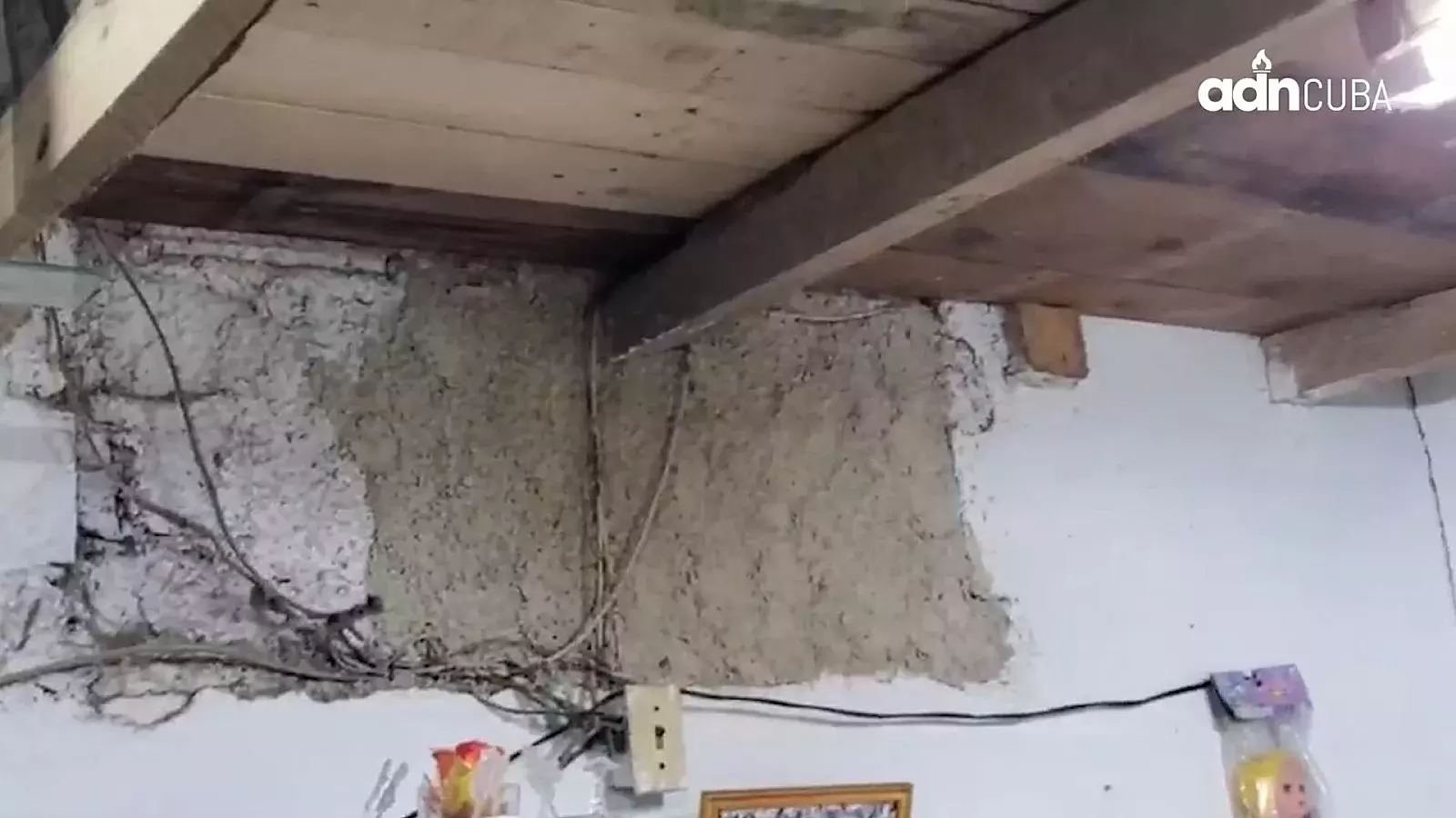 Familia lleva años en albergue tras derrumbe de su vivienda