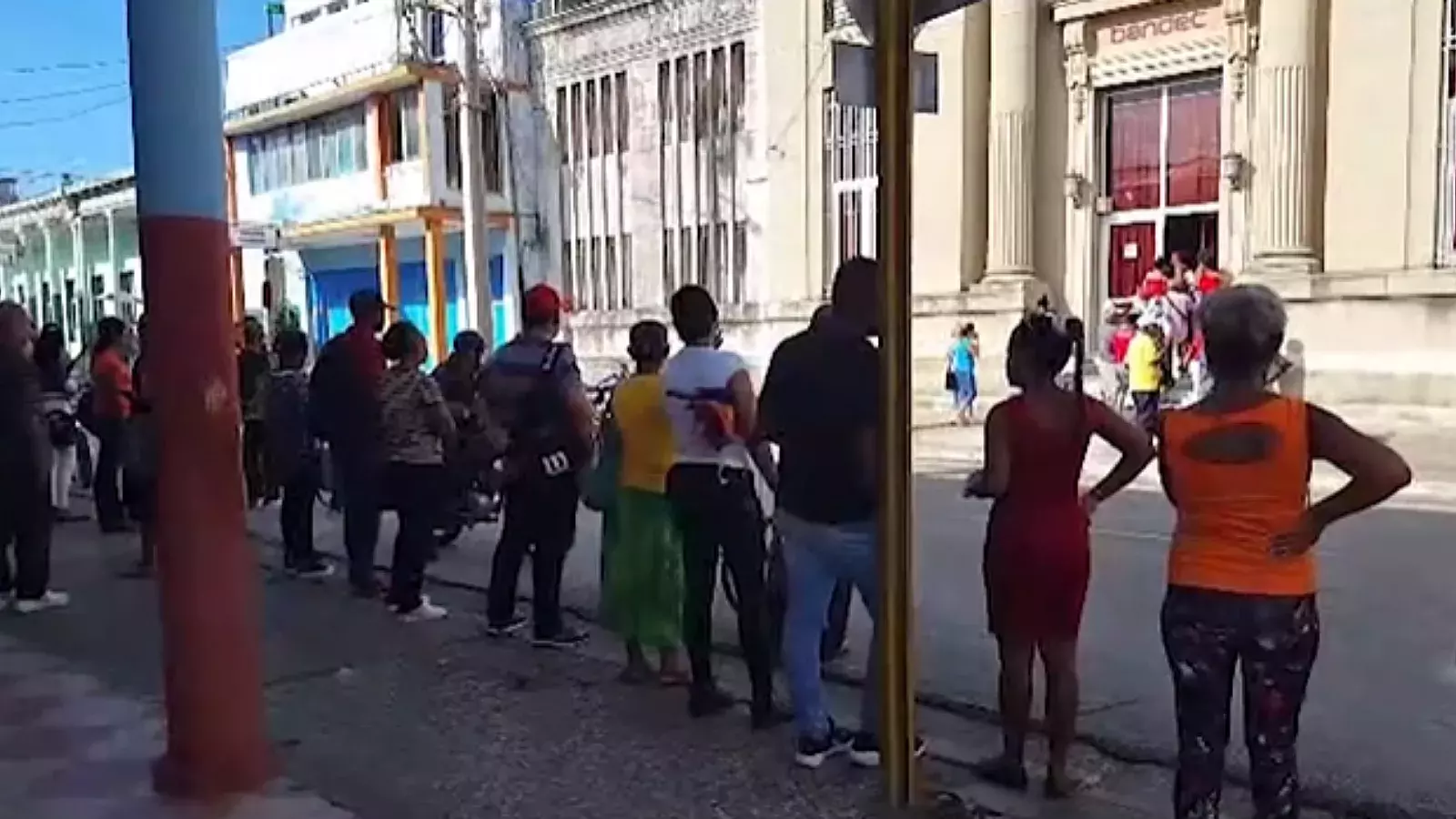Cola en Cuba