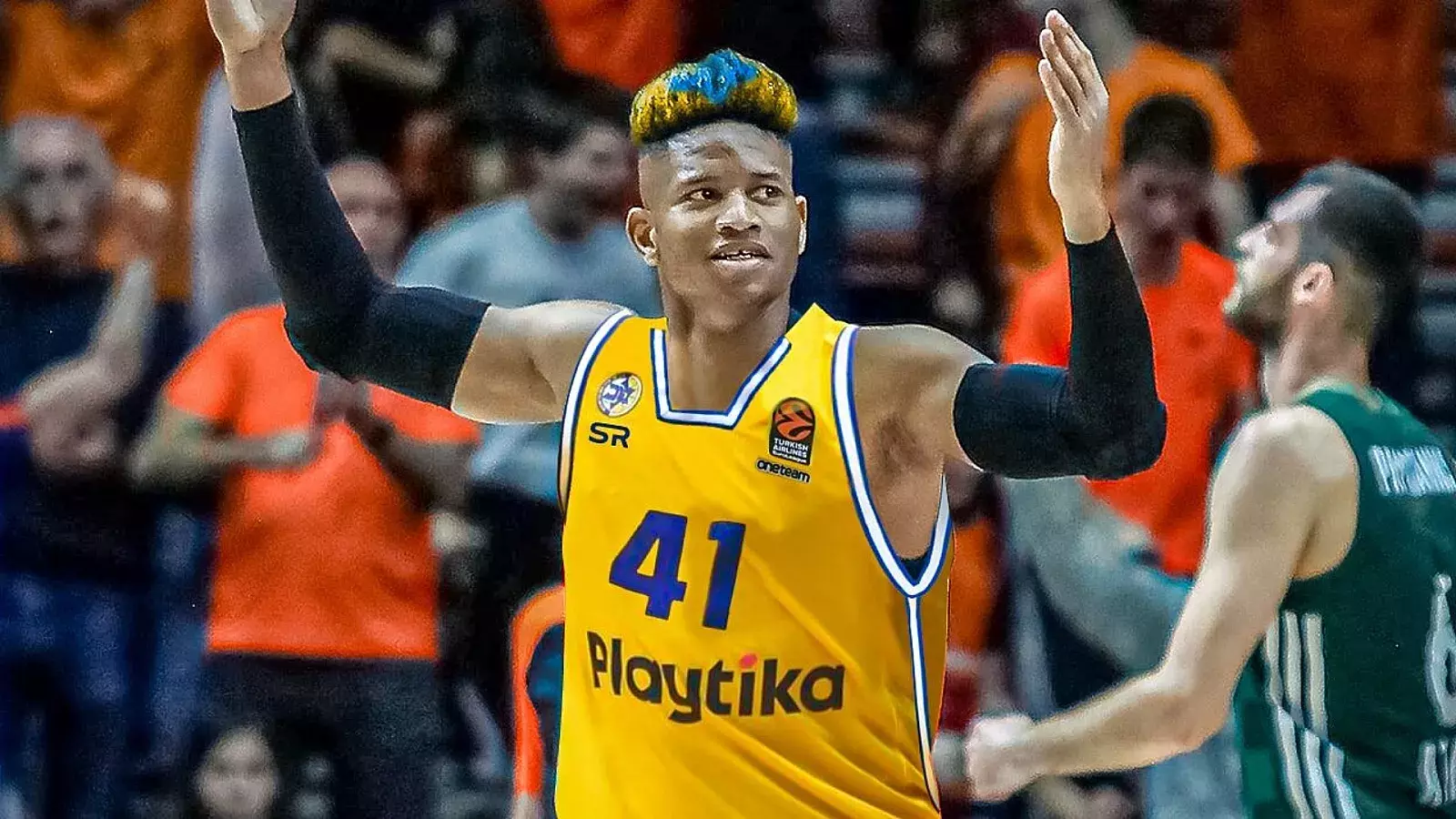 El basquetbolista cubano Jasiel Rivero