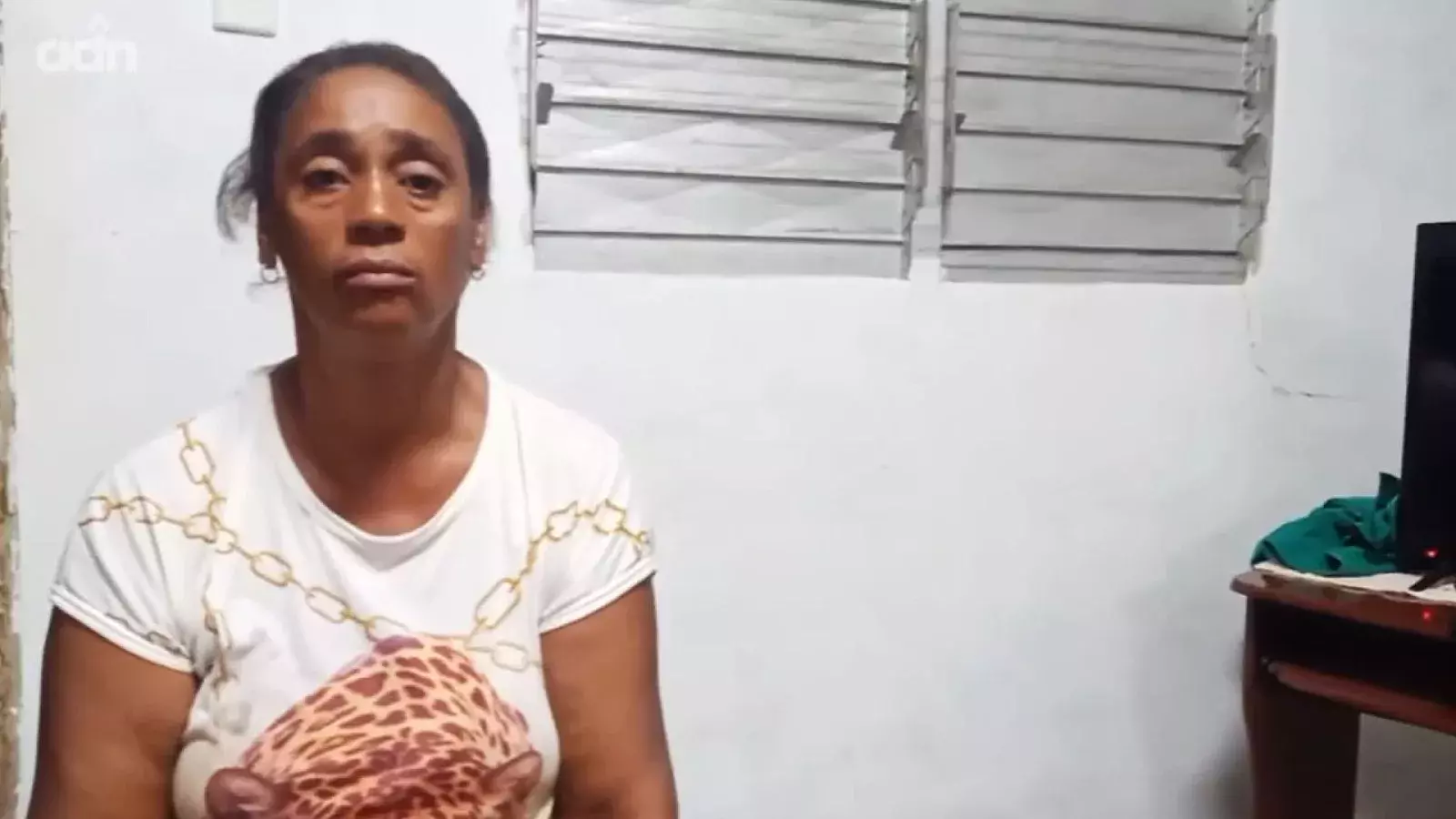 Cubana es maltratada a pesar de tener a su madre enferma.
