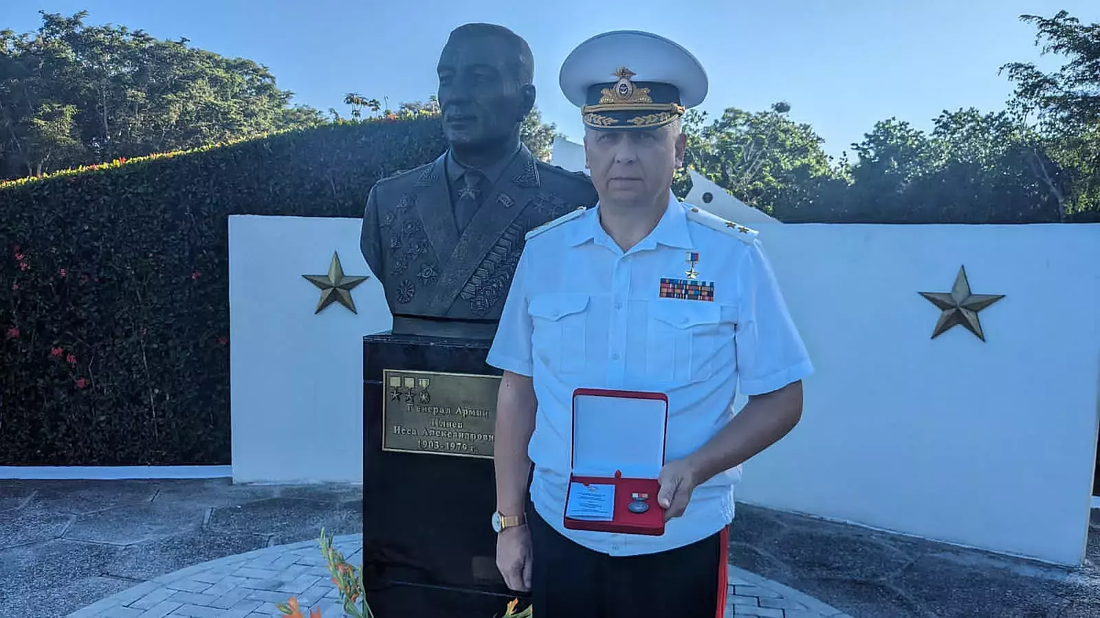 Andrei Gushchin, Jefe del Grupo de Trabajo del Ministerio de Defensa de Rusia en Cuba, durante la ceremonia en La Habana en la que le fue otorgada la Medalla "En Honor a Osetia"