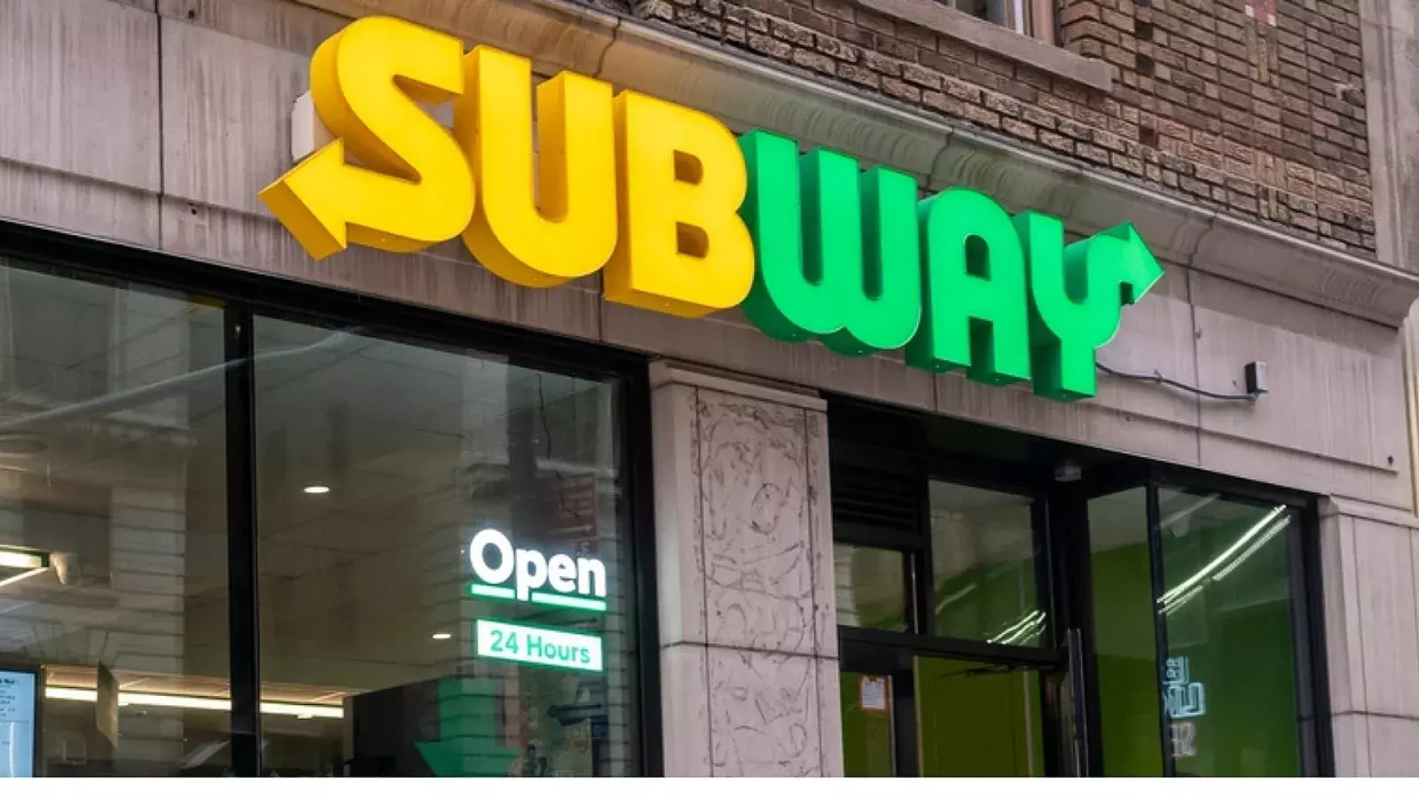 Mujer de Georgia da accidentalmente una propina de más de $7.000 por un sándwich de Subway