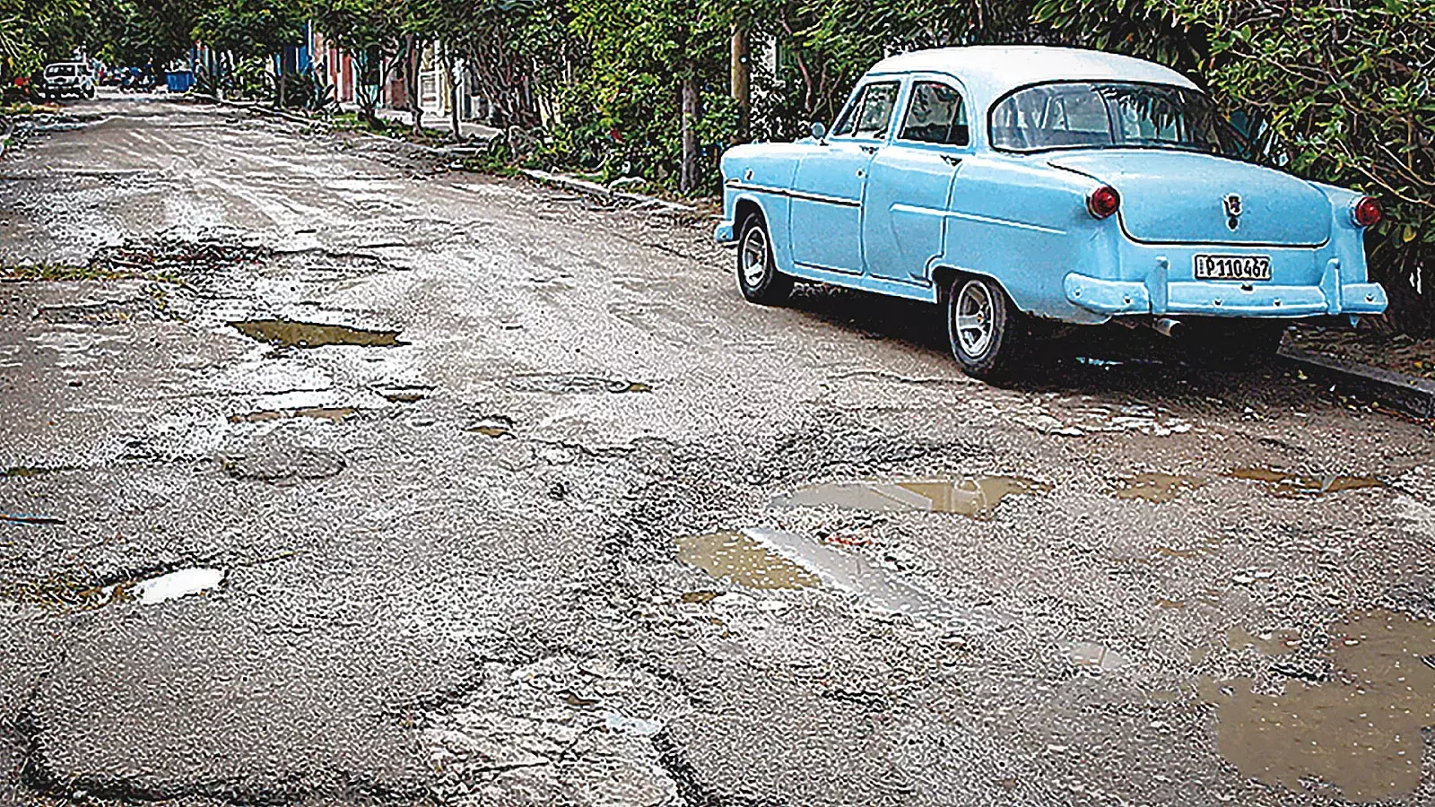 Baches en calles habaneras