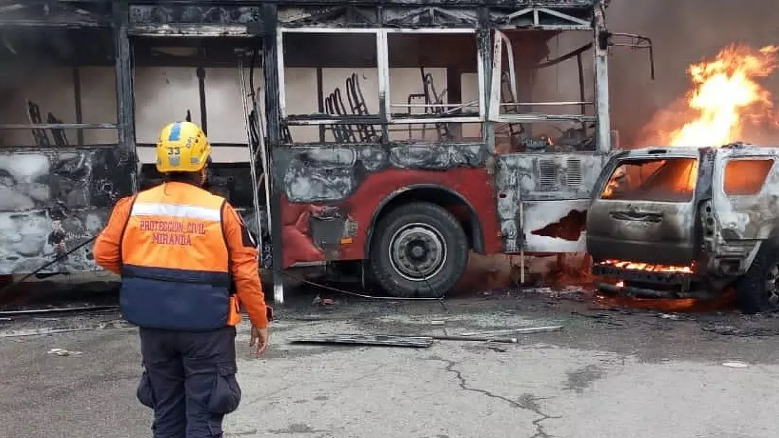 Tragedia en Venezuela: mueren 20 personas tras choque múltiple en autopista cerca de Caracas