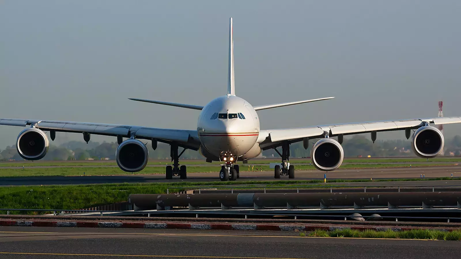 Avión con destino a Nicaragua varado en Francia por sospecha de trata de personas