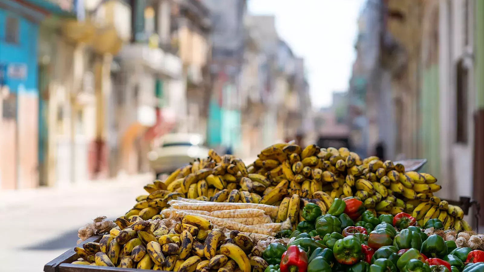 Venta ambulante de productos en Cuba