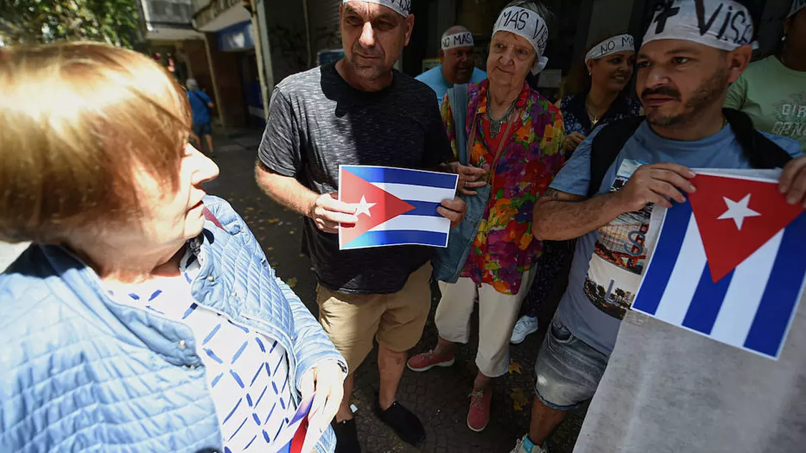 Cubanos protestan en Uruguay