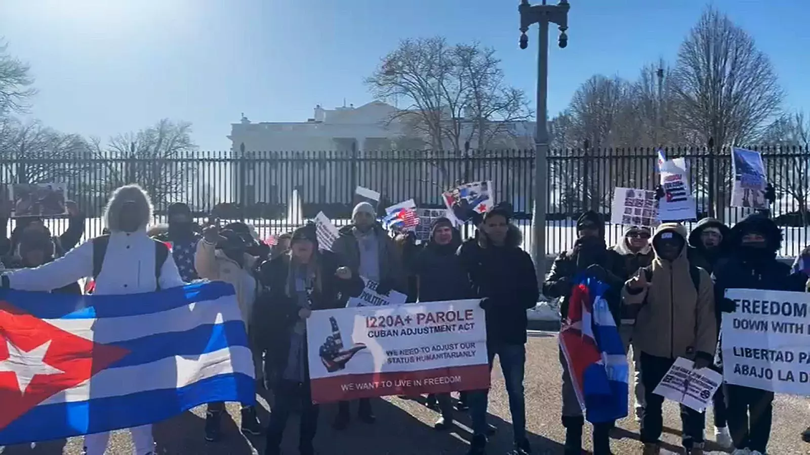 Miles de cubanos están con I220-A en Estados Unidos