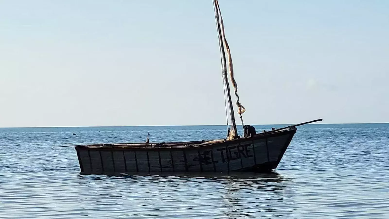 Balsa casera fabricada en Cuba