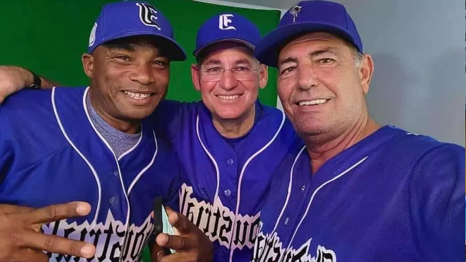 René Arocha (derecha), expelotero cubano radicado en Miami