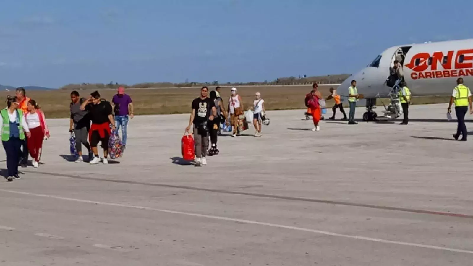 Llegan cubanos repatriados de Hait{i