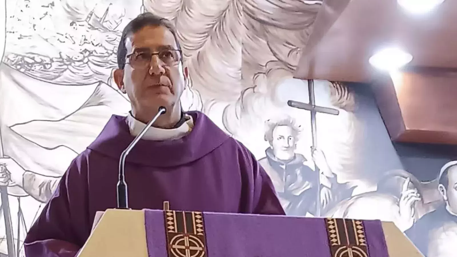 Padre Reyes arremete contra el régimen