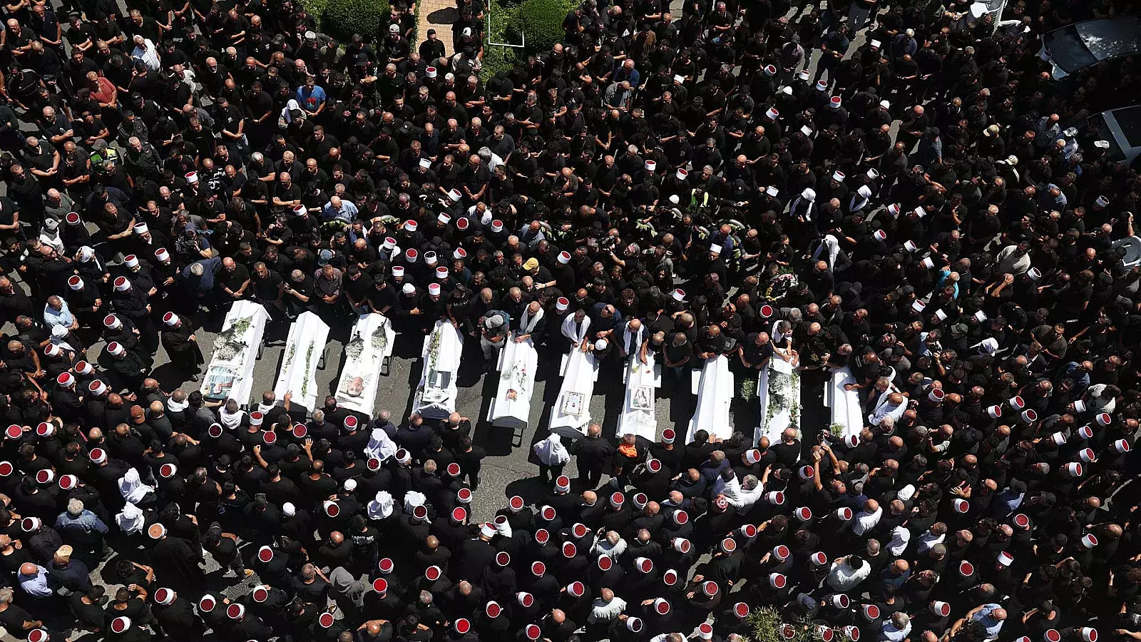 Masivo funeral de los niños muertos en Israel por misil de Hizbulá contra campo de fútbol