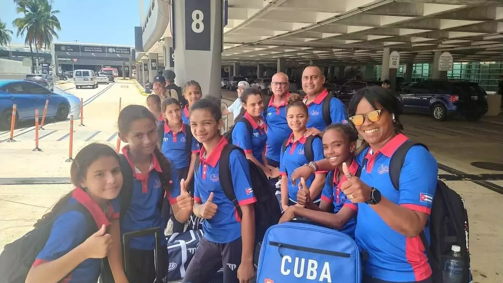 Entrenadora cubana escapa en aeropuerto de Miami