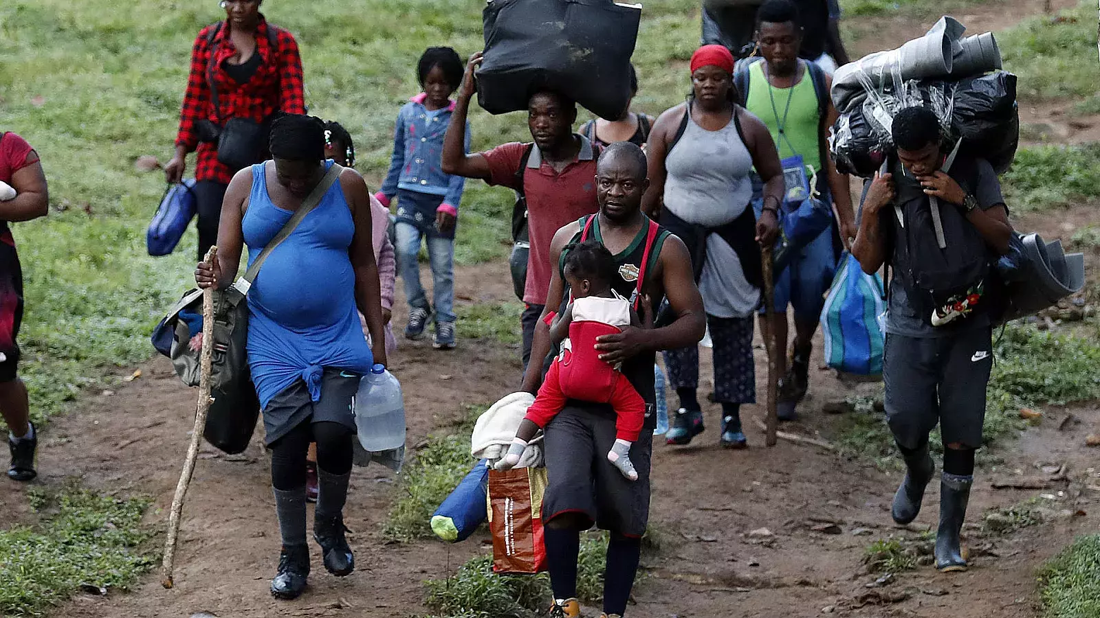 Panamá cierra tres pasos del Darién en la frontera con Colombia