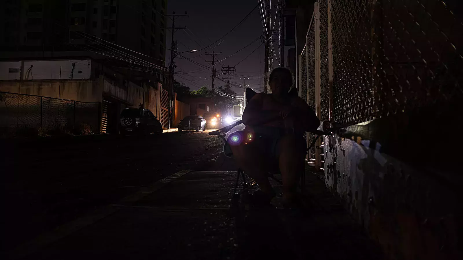 Apagón en Venezuela: casi todo el país sin luz, el régimen denuncia “sabotaje” y el ejército en las calles