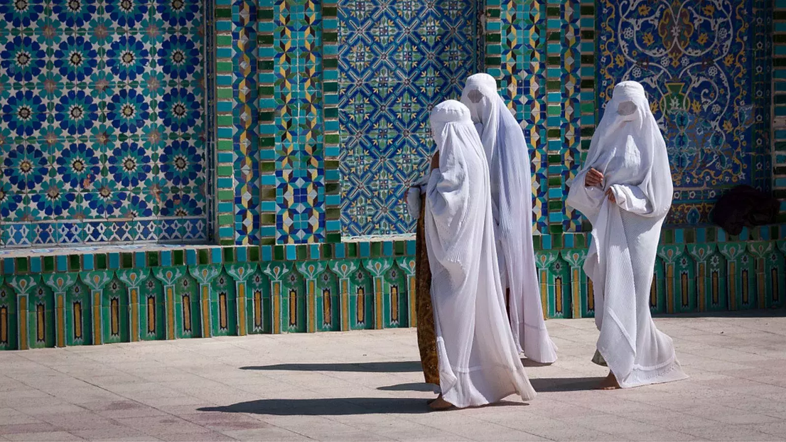 Los talibanes prohíben el sonido de la voz de las mujeres en espacios públicos