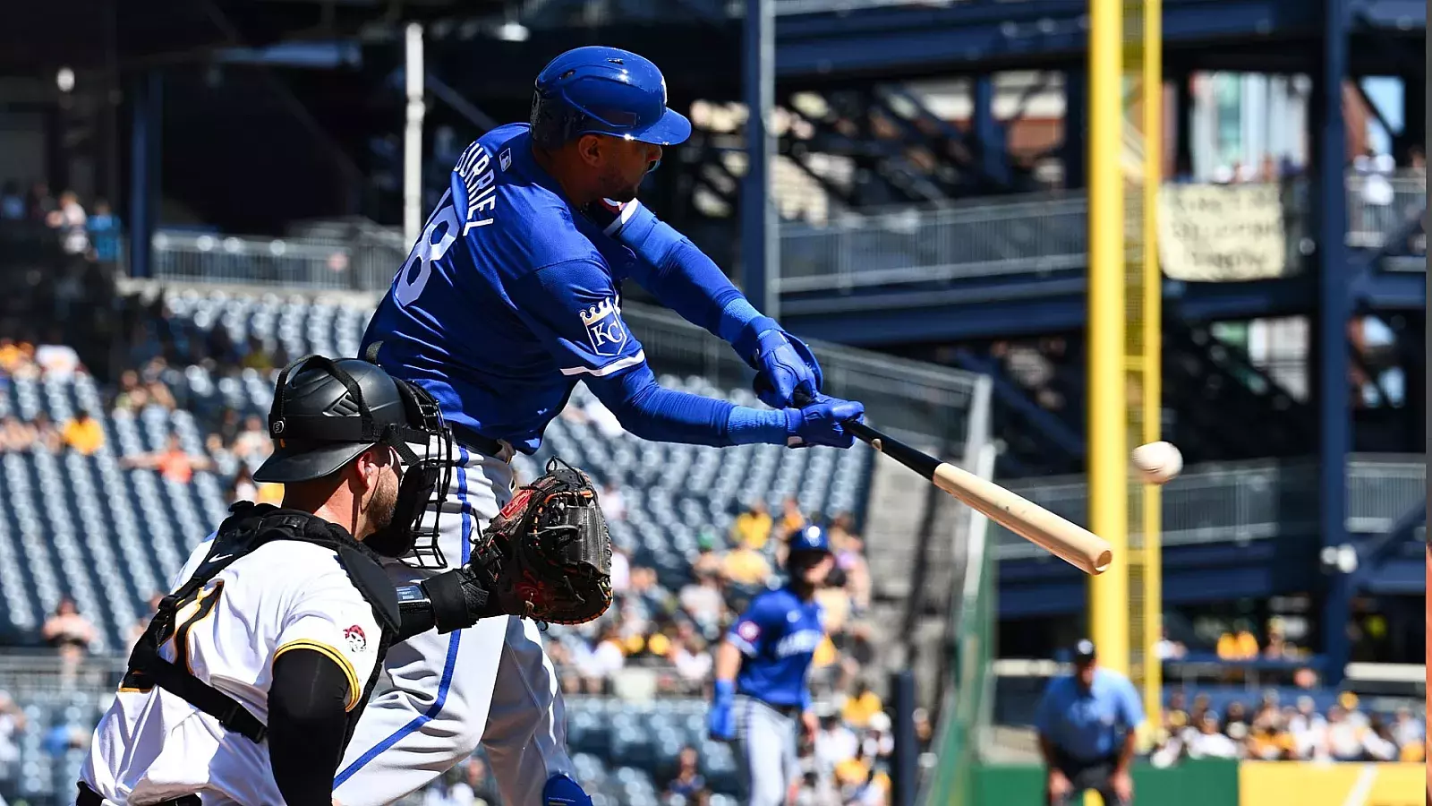 Yuli Gurriel con los Reales de Kansas en MLB