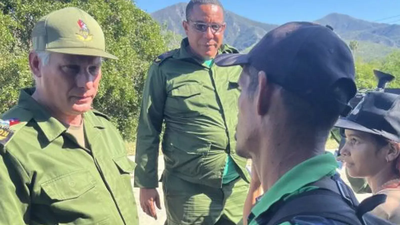 Díaz Canel en recorrido por Guantánamo tras paso de Oscar