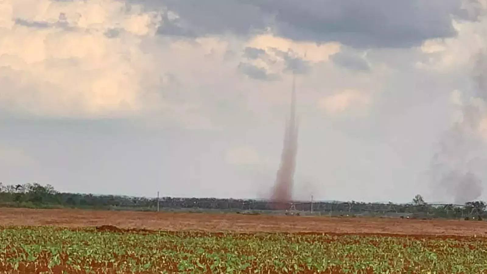 Tornado en Güira de Melena, en la provincia de Artemisa.