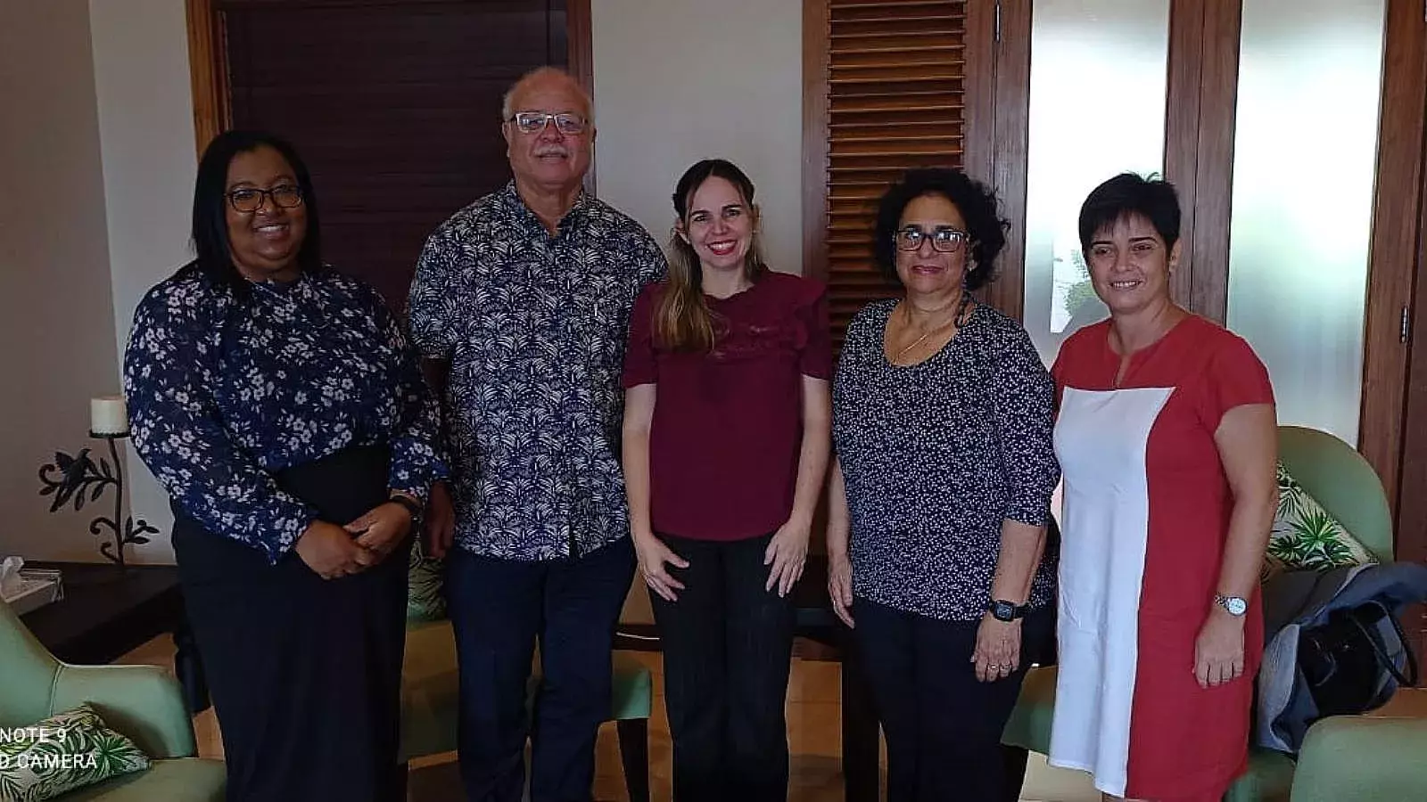 Lizette Martínez Luzardo, al centro de la foto