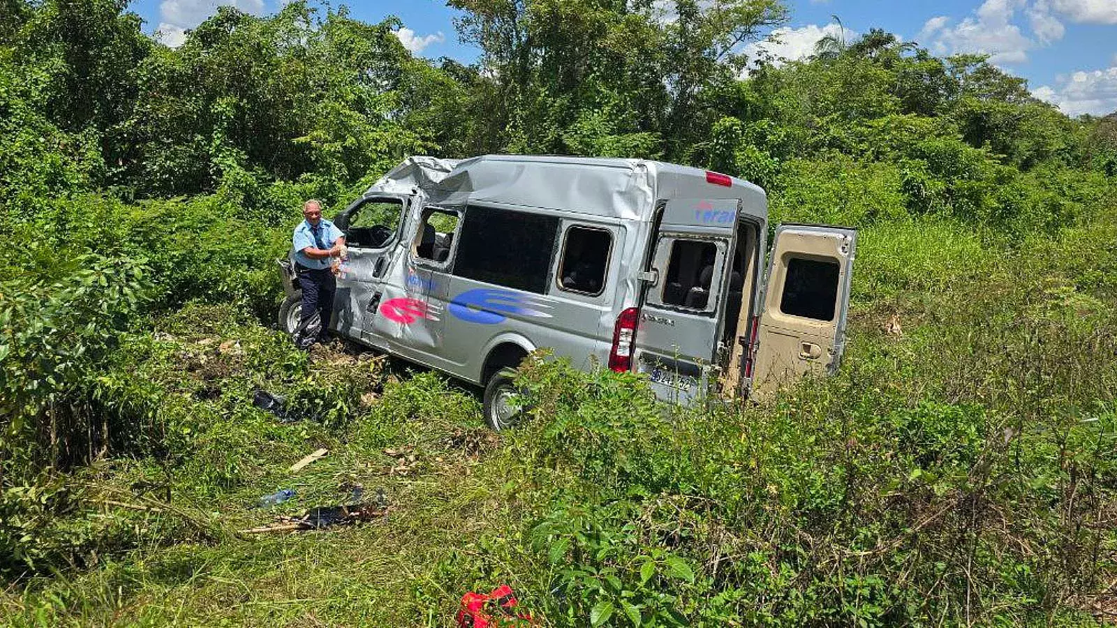El minivan del accidente