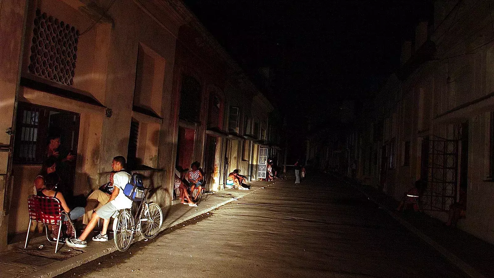 Apagones empeoraron en Cuba el domingo tras disparo de varios circuitos