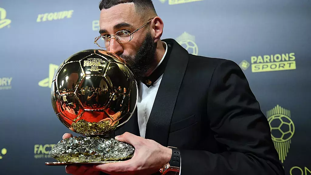 El fútbol tiene nuevo rey: Benzema gana el Balón de Oro