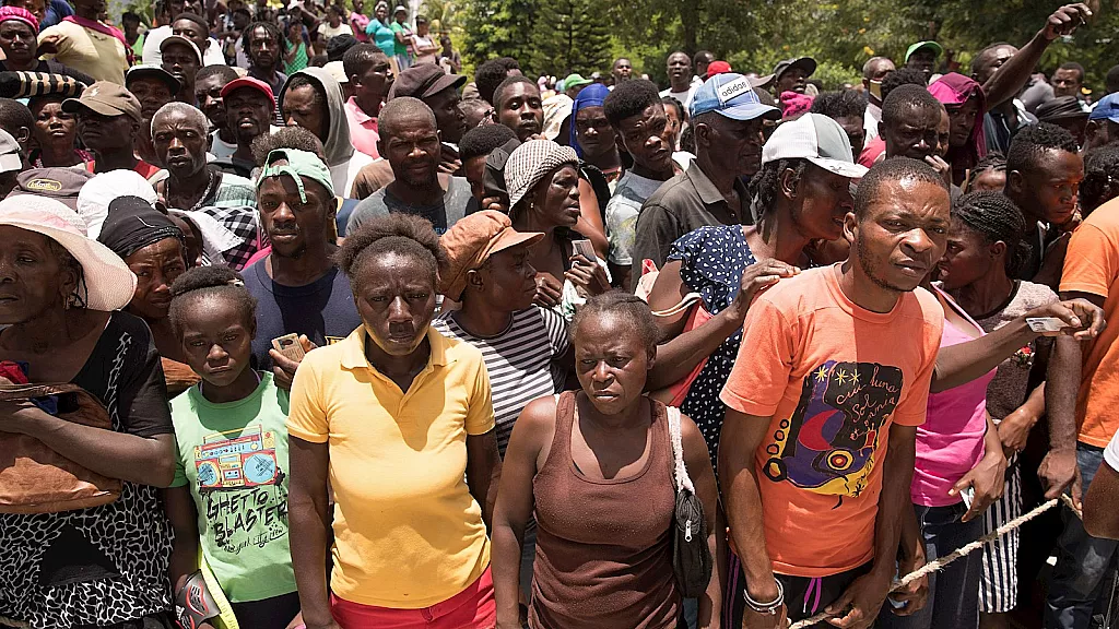 La Casa Blanca considera enviar migrantes haitianos a Guantánamo ante posible éxodo masivo