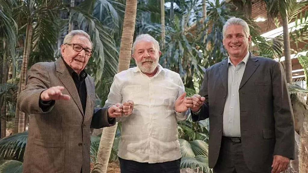 Da Silva junto a Raúl Castro y Miguel Díaz-Canel en La Habana