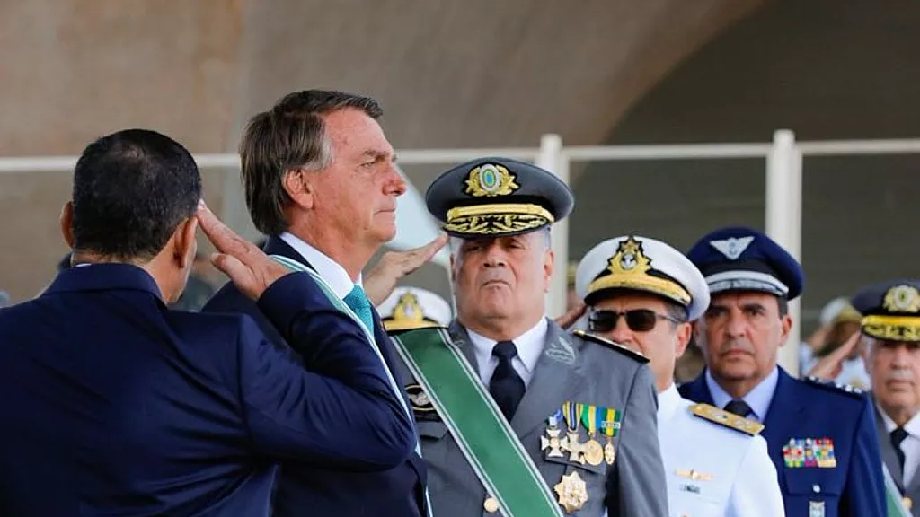 Bolsonaro convoca reunión urgente con militares tras informe que no excluye &quot;inconsistencias&quot; en elecciones de Brasil