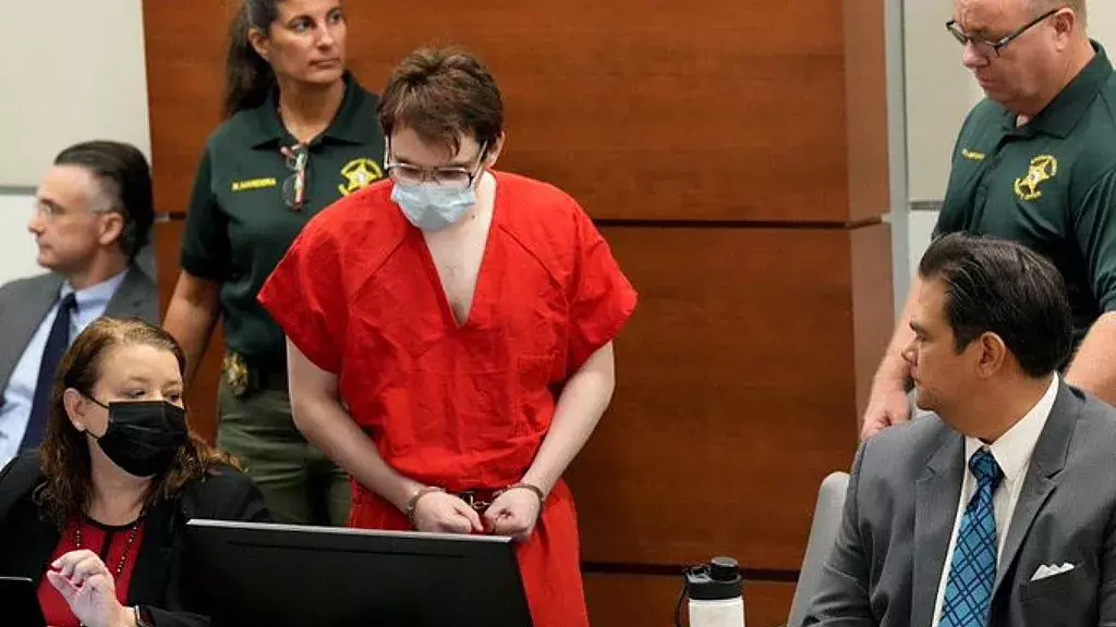 Nikolas Cruz condenado a cadena perpetua por masacre de Parkland