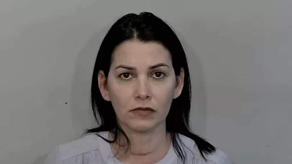 Cubana de Hialeah detenida por falsificar cheques